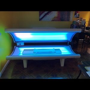 Tanning booth